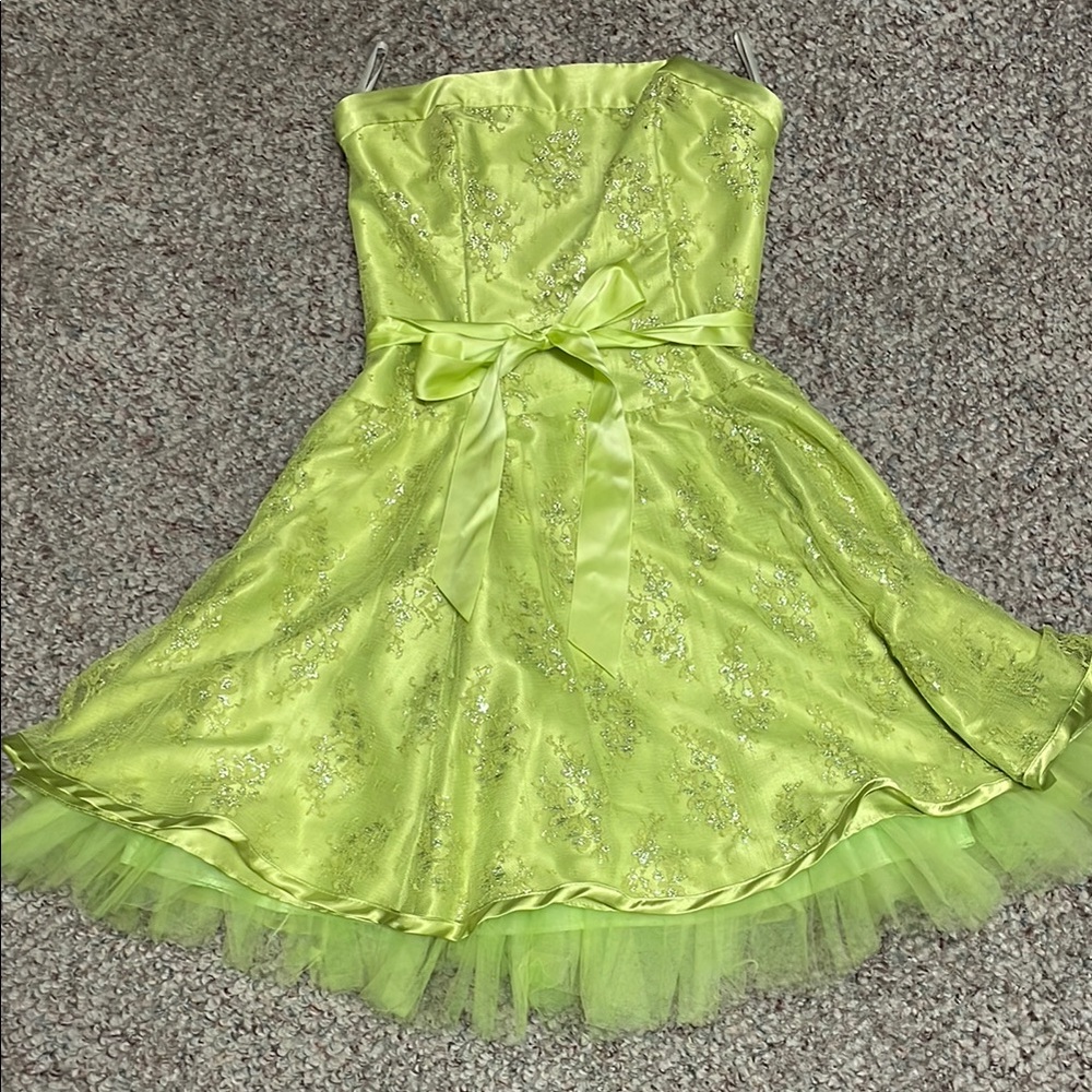 Vintage y2k strapless boned lace lime Green formal Dress with crinoline